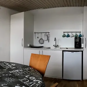 Gasthof 2 Rooms, Private Kitchen, Bathroom,&garden., Århus